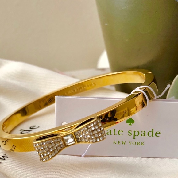 🎀 Kate Spade ♠️ Ready Set Bow Gold Tone Bracelet - Picture 2 of 8